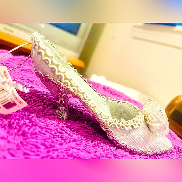 Big shoe ornament silver metallic beaded NWT vtg Satin bow 5" long 2" high heel - Picture 6 of 7